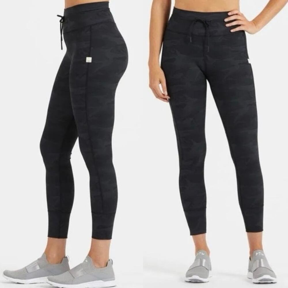 NWOT Women’s Vuori Daily Legging in Black Camo SZ XS